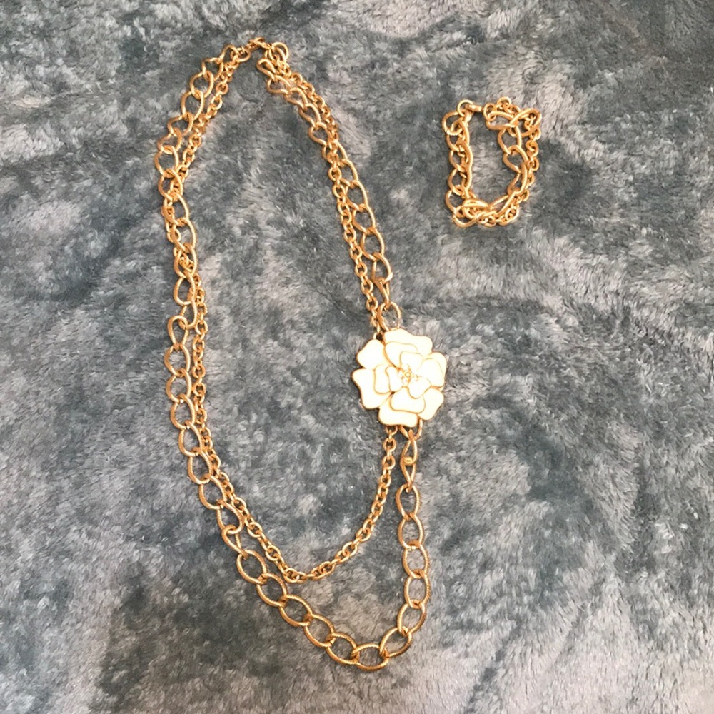Gold double loop Stella & Dot necklace with flower broach along with bracelet.